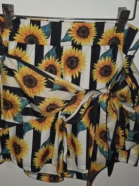Crazy Train Shorts Size S